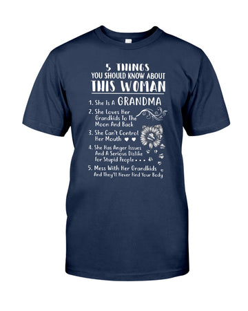 5 Things You Should Know About This Woman She Is A Grandma- Standard T-shirt